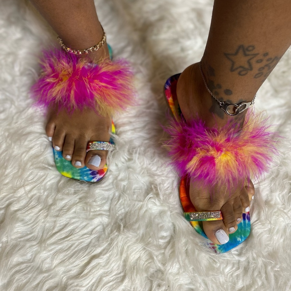 Toe Sandals w/Faux Fur- Multi colored